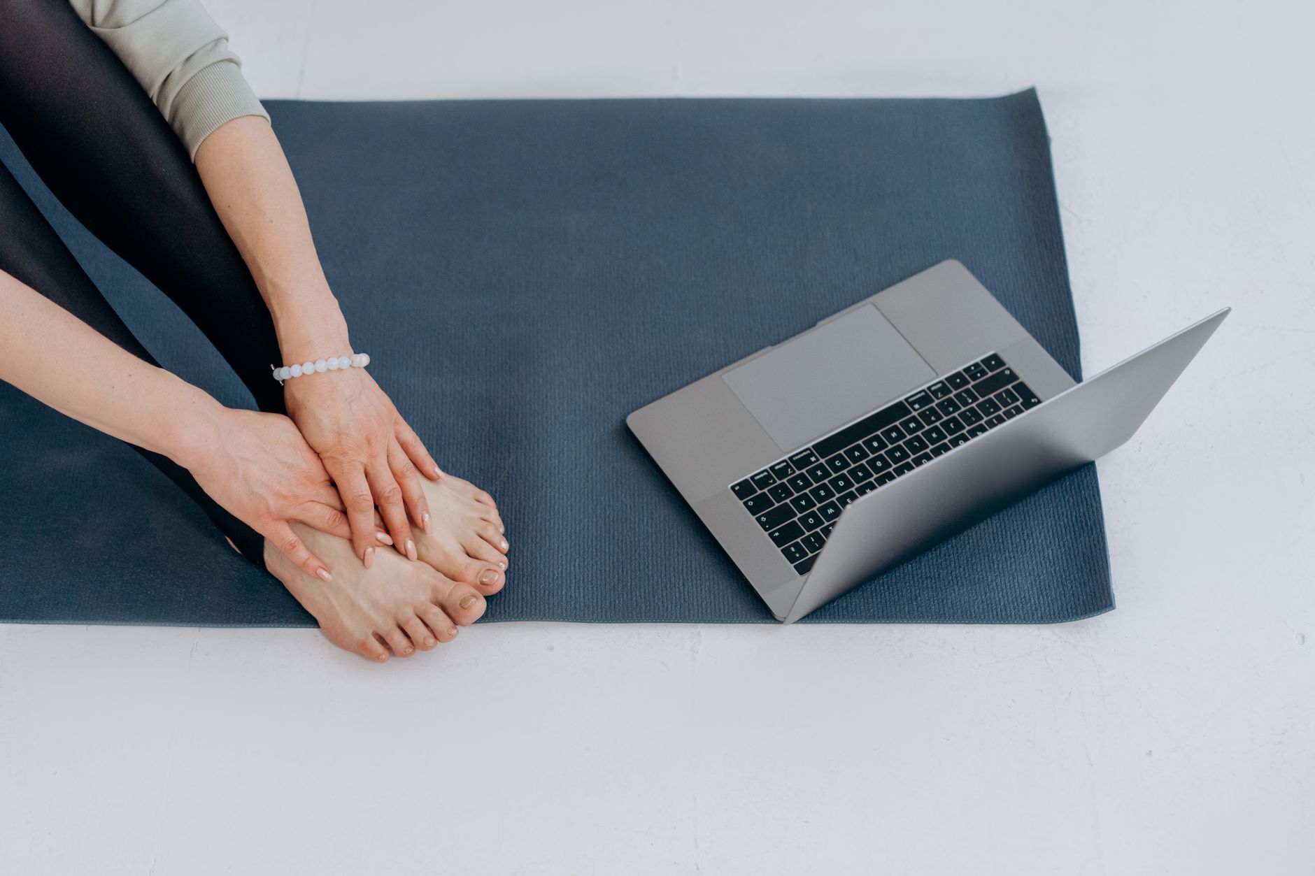 Digital Wellness Coaches Are Booming — Here’s How to Use One Without Losing Yourself